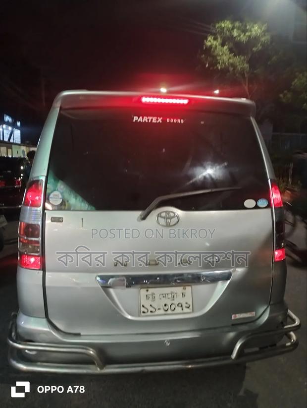 Toyota Noah 2003 Silver
