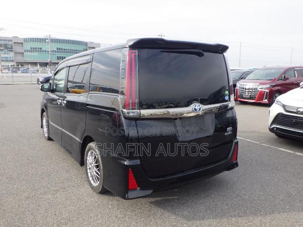 Toyota HiAce 2021 Black