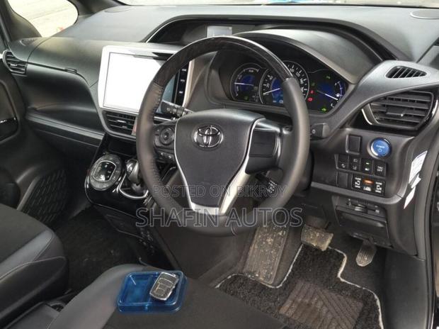 Toyota HiAce 2021 Black