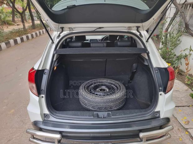 Honda Vezel 1.5 Hybrid 2WD 2015 Pearl