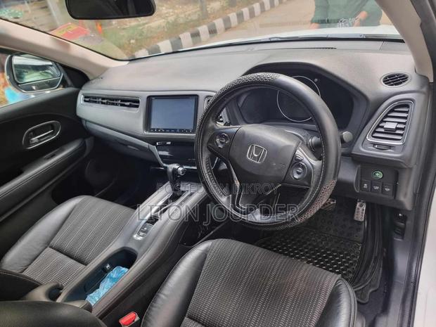 Honda Vezel 1.5 Hybrid 2WD 2015 Pearl