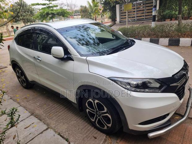 Honda Vezel 1.5 Hybrid 2WD 2015 Pearl