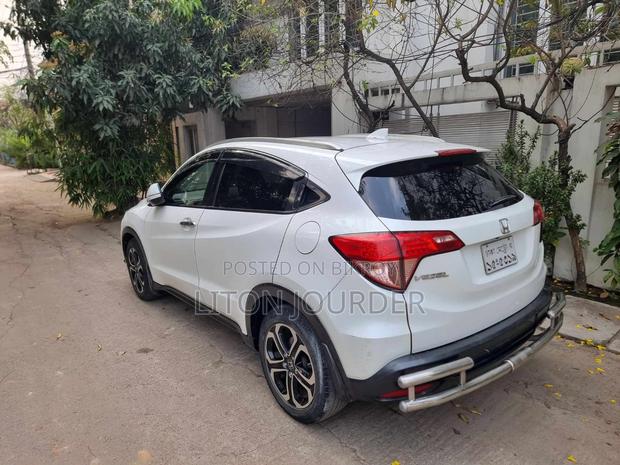 Honda Vezel 1.5 Hybrid 2WD 2015 Pearl