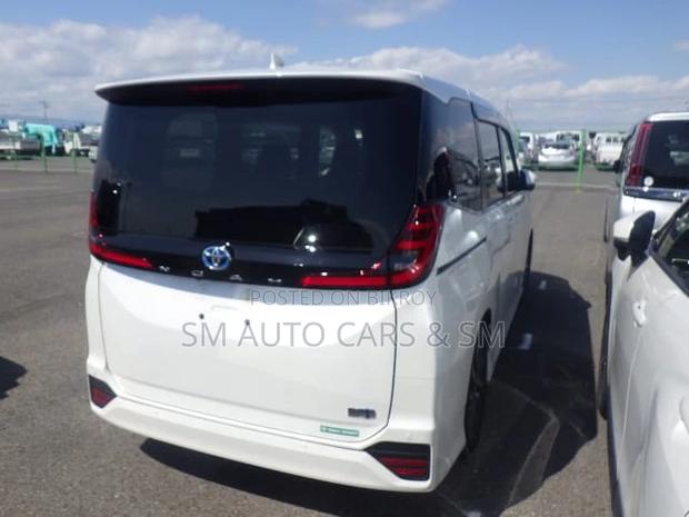 Toyota Noah 2023 Pearl