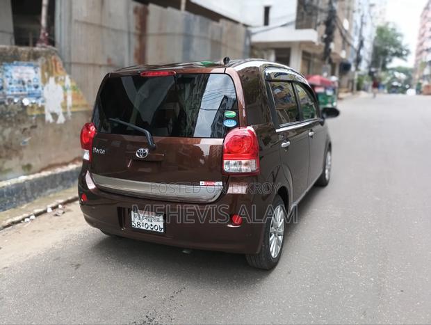 Toyota Porte 1.5 FWD 2015 Brown