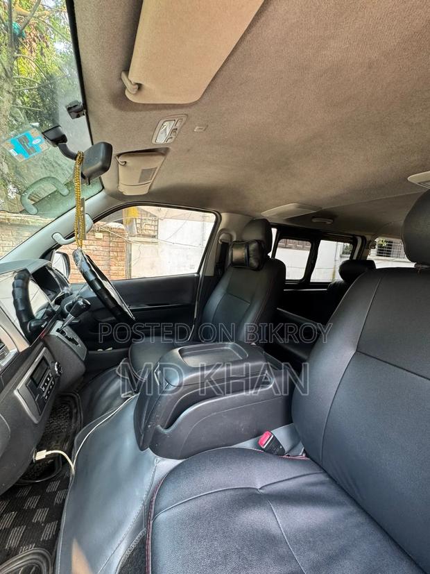 Toyota HiAce 2016 White
