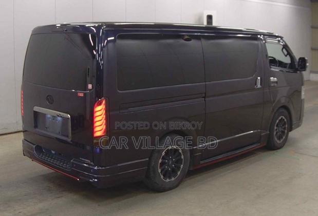 Toyota HiAce 2021 Black