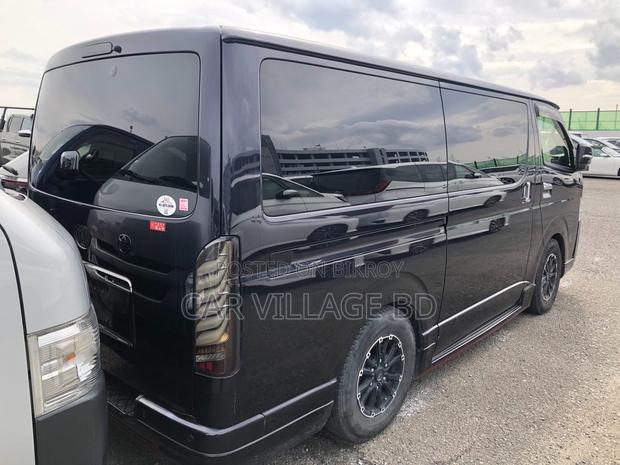 Toyota HiAce 2021 Black