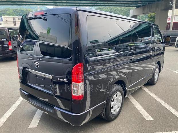 Toyota HiAce 2021 Black