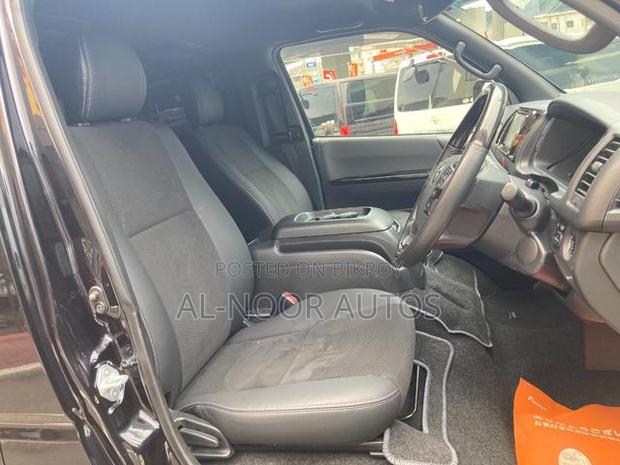 Toyota HiAce 2021 Black