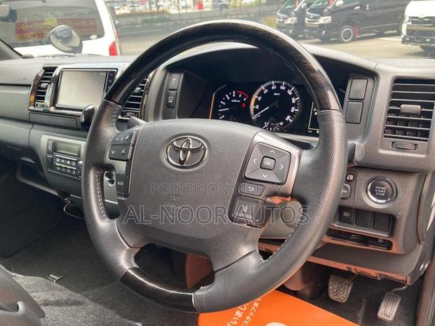 Toyota HiAce 2021 Black