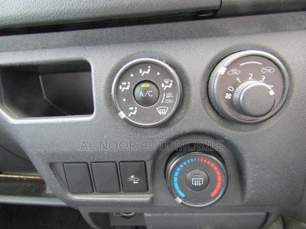 Toyota HiAce 2021 Silver