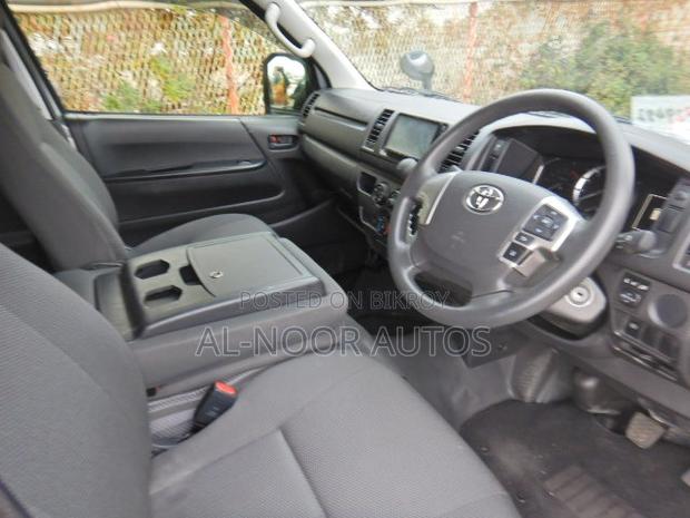 Toyota HiAce 2021 Silver