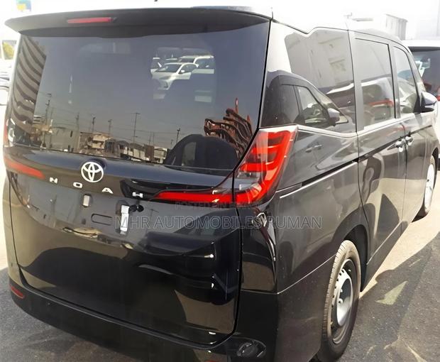 Toyota Noah 2022 Black