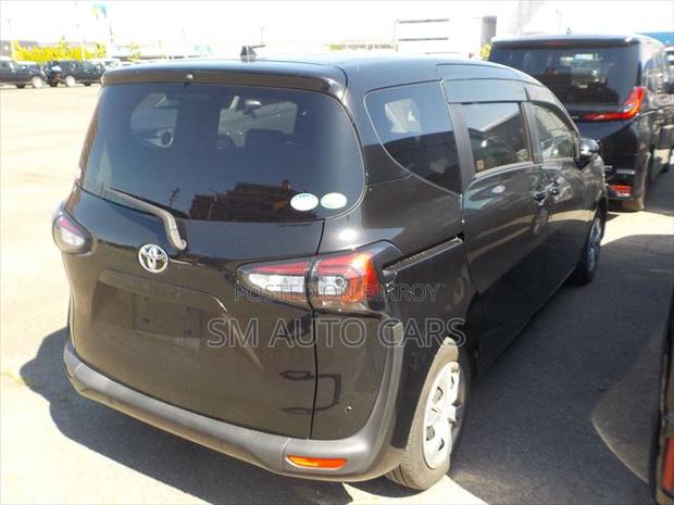Toyota Sienta 2021 Black