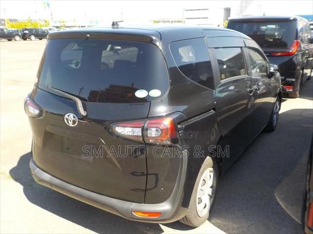 Toyota Sienta 2021 Black