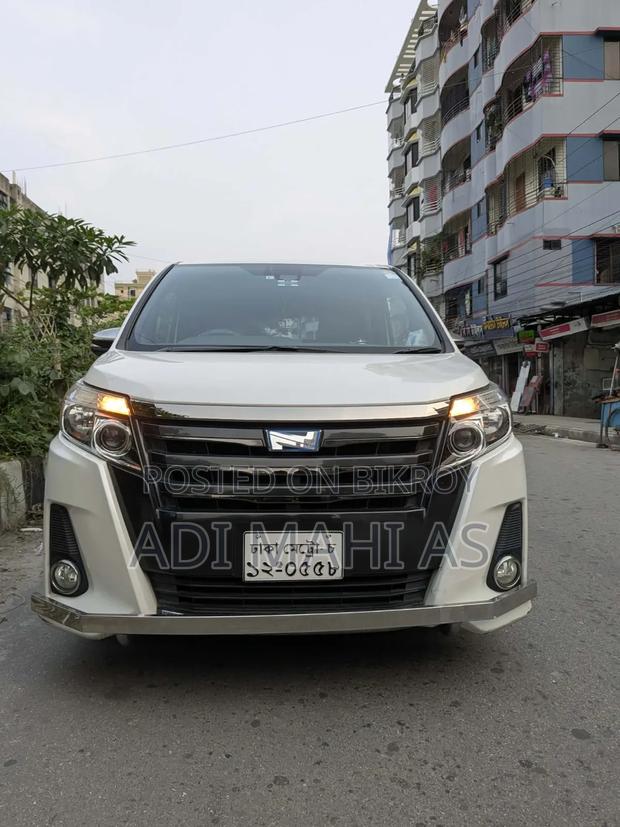 Toyota Noah 2017 White