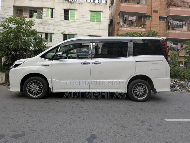 Toyota Noah 2017 White