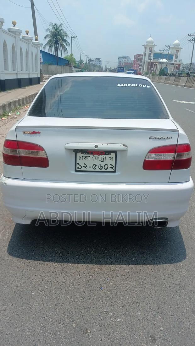 Toyota Corolla 1999 White