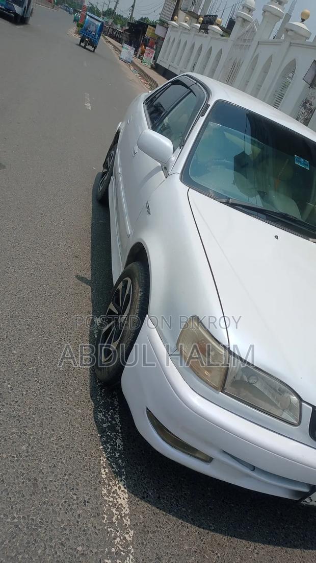 Toyota Corolla 1999 White