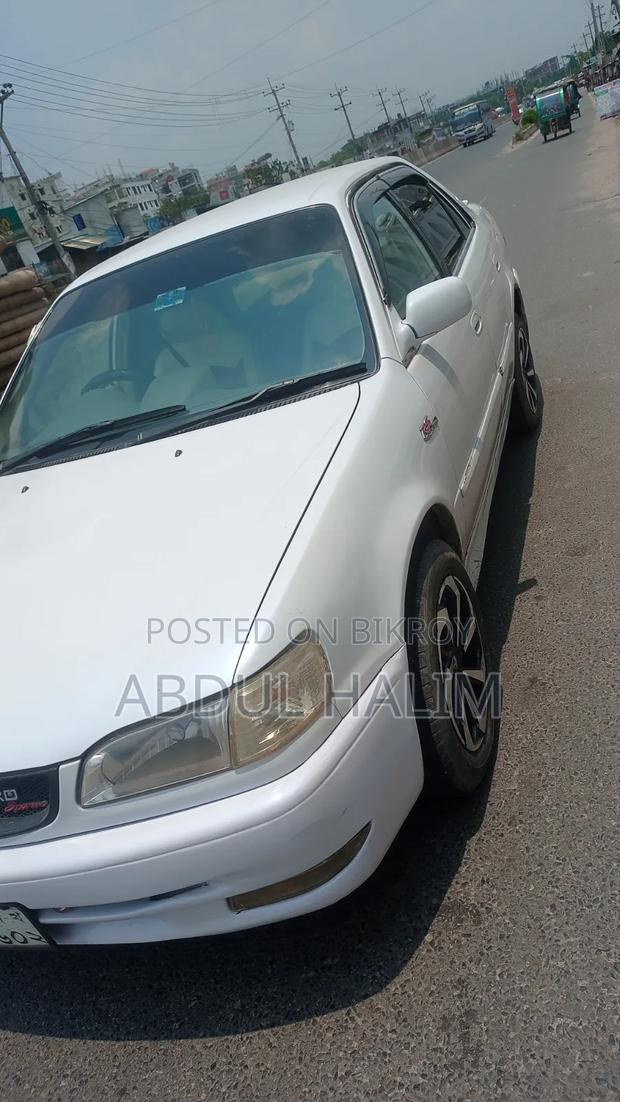 Toyota Corolla 1999 White