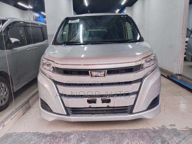 Toyota Noah 2021 Silver