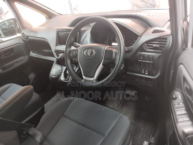 Toyota Noah 2021 Silver