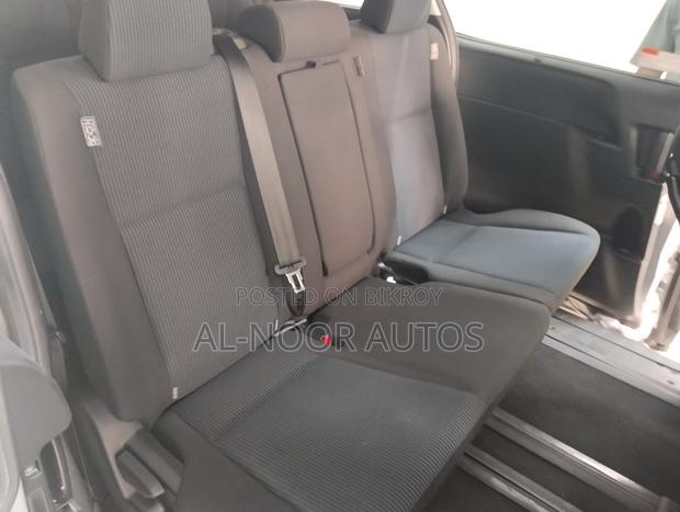 Toyota Noah 2021 Silver