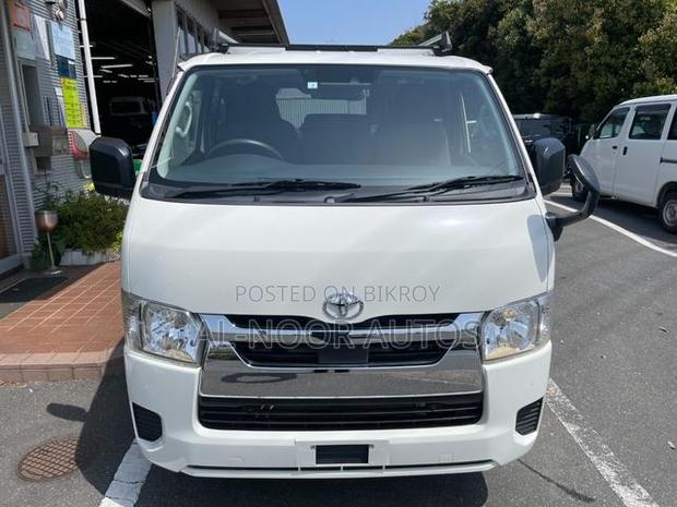 Toyota HiAce 2021 White