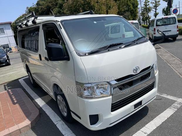 Toyota HiAce 2021 White