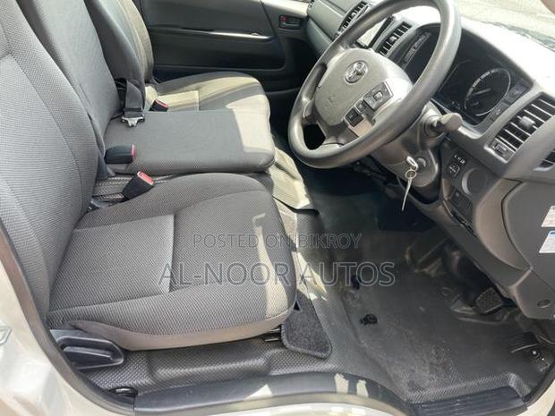 Toyota HiAce 2021 White