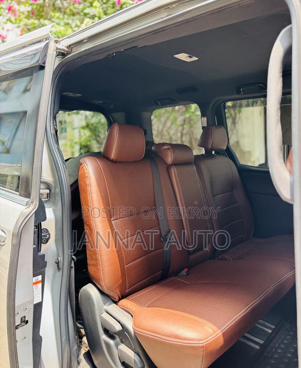 Toyota Esquire 2018 Silver