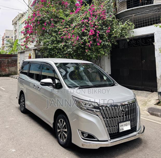 Toyota Esquire 2018 Silver