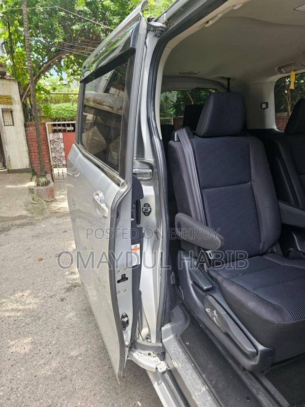 Toyota Esquire 1.8 FWD Hybrid (7 Seater) 2018 Silver