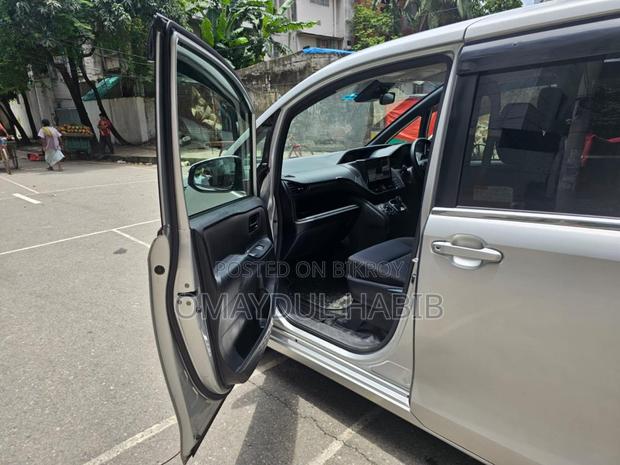 Toyota Esquire 1.8 FWD Hybrid (7 Seater) 2018 Silver