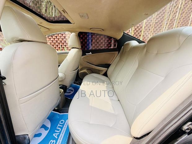 Hyundai Accent SE 2018 Blue