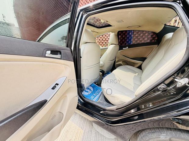 Hyundai Accent SE 2018 Blue