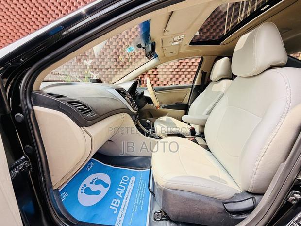 Hyundai Accent SE 2018 Blue