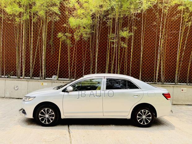 Toyota Premio 1.5 FWD 2016 Silver