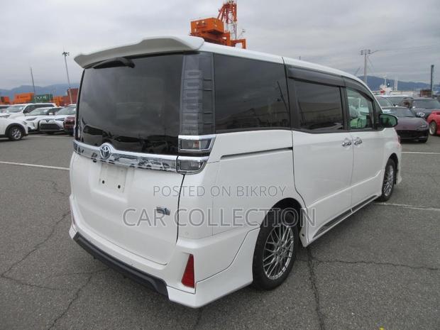 Toyota Voxy 2021 Pearl