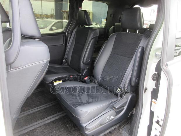 Toyota Voxy 2021 Pearl