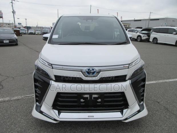 Toyota Voxy 2021 Pearl