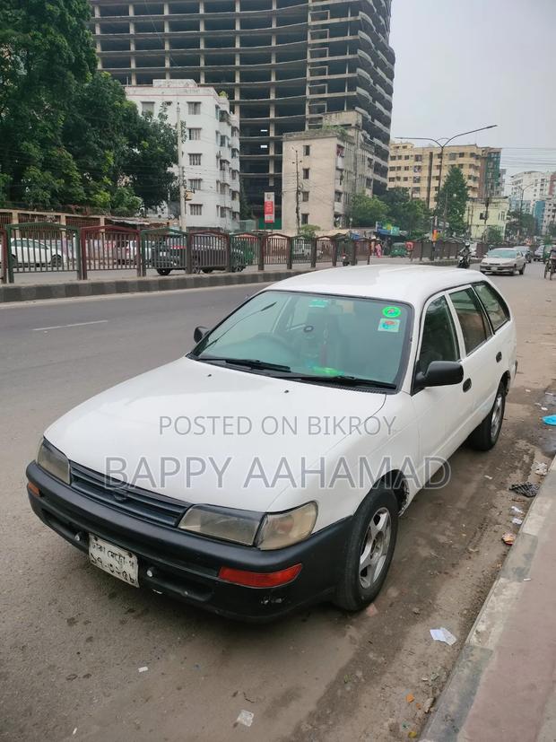 Toyota Corolla 2000 White