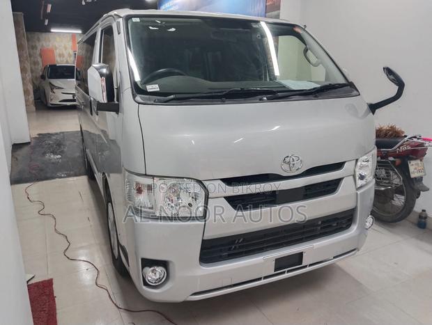 Toyota HiAce 2021 Silver