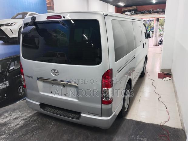 Toyota HiAce 2021 Silver