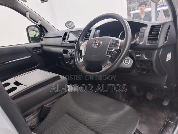 Toyota HiAce 2021 Silver