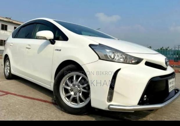 Toyota Prius 4dr Hatchback (1.8L 4cyl Gas/Electric Hybrid CVT) 2016