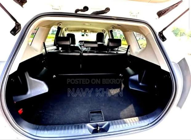 Toyota Prius 4dr Hatchback (1.8L 4cyl Gas/Electric Hybrid CVT) 2016
