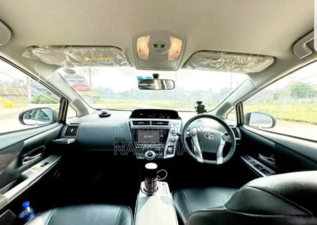 Toyota Prius 4dr Hatchback (1.8L 4cyl Gas/Electric Hybrid CVT) 2016