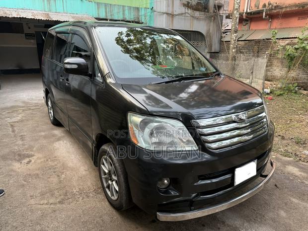 Toyota Noah 2.0 FWD (8 Seater) 2003 Black